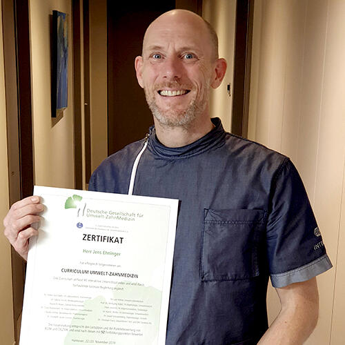 Zertifizierung von Zahnarzt Jens Ehninger als Umweltzahnmediziner