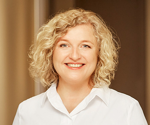 Dr Angelika Typolt